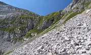 42 Sul faticoso macereto sotto il Passo di Corna Piana...